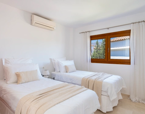Villa for sale in Valle Romano, Estepona West