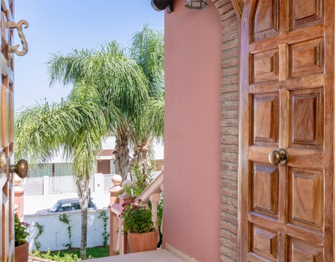 Villa for sale in Valle Romano, Estepona West