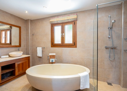 VILLA ESPLENDIDA DE ESTILO ANDALUZ EN VENTA EN VALLE ROMANO, ESTEPONA