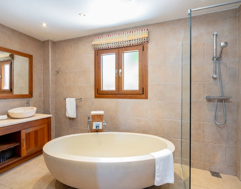 Villa for sale in Valle Romano, Estepona West