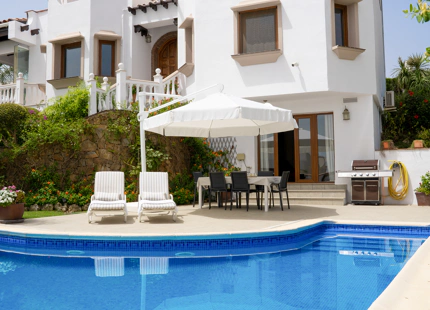 VILLA ESPLENDIDA DE ESTILO ANDALUZ EN VENTA EN VALLE ROMANO, ESTEPONA