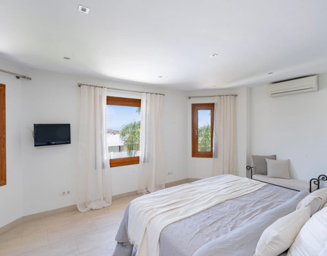 Villa for sale in Valle Romano, Estepona West