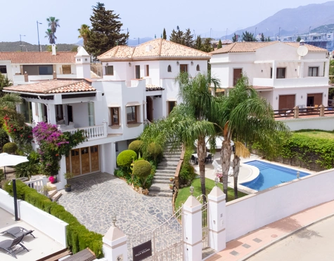 VILLA ESPLENDIDA DE ESTILO ANDALUZ EN VENTA EN VALLE ROMANO, ESTEPONA