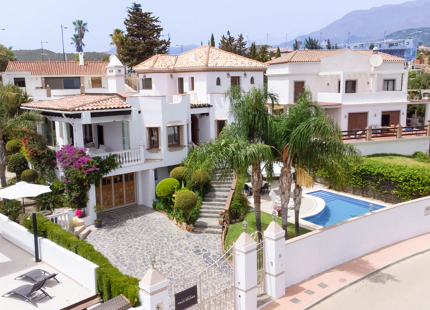 VILLA ESPLENDIDA DE ESTILO ANDALUZ EN VENTA EN VALLE ROMANO, ESTEPONA