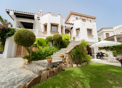 VILLA ESPLENDIDA DE ESTILO ANDALUZ EN VENTA EN VALLE ROMANO, ESTEPONA