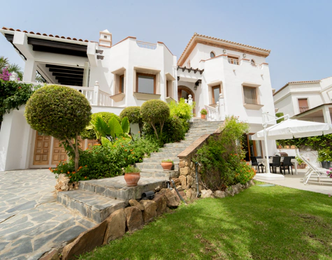 Villa for sale in Valle Romano, Estepona West