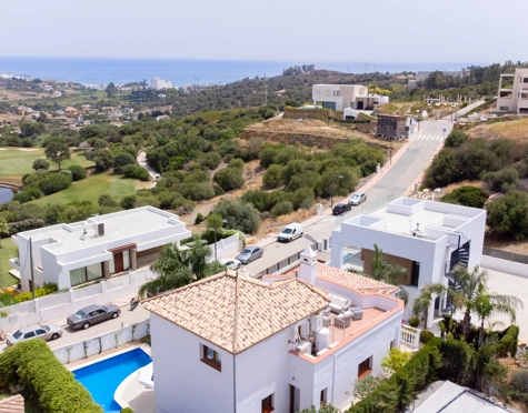 Villa for sale in Valle Romano, Estepona West