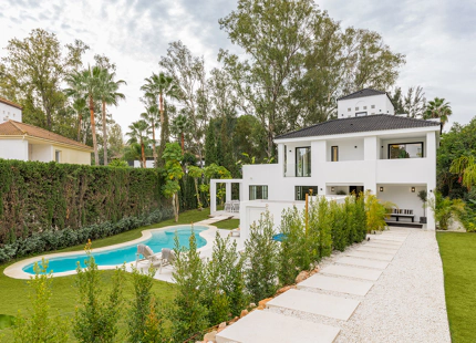 VILLA EXCLUSIVA EN VENTA EN LAS BRISAS, NUEVA ANDALUCIA 