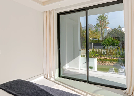 VILLA EXCLUSIVA EN VENTA EN LAS BRISAS, NUEVA ANDALUCIA 