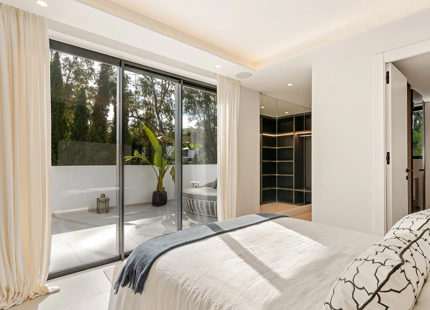 VILLA EXCLUSIVA EN VENTA EN LAS BRISAS, NUEVA ANDALUCIA 