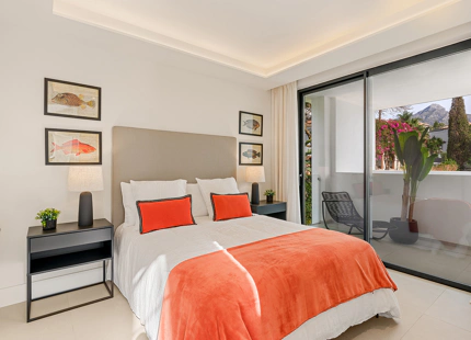 VILLA EXCLUSIVA EN VENTA EN LAS BRISAS, NUEVA ANDALUCIA 