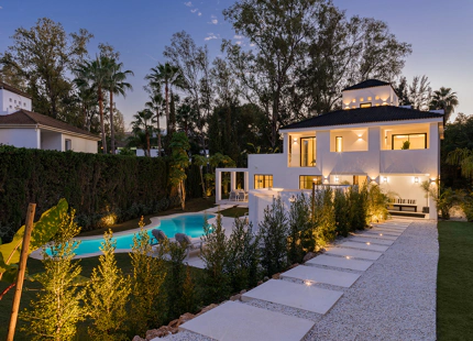 VILLA EXCLUSIVA EN VENTA EN LAS BRISAS, NUEVA ANDALUCIA 