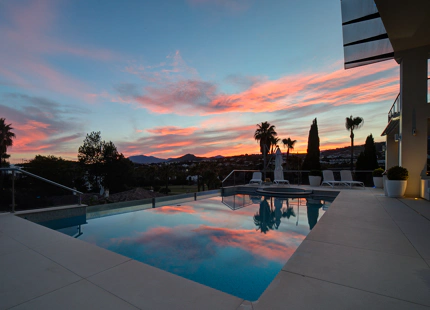 MODERN FRONTLINE GOLF VILLA FOR SALE IN NUEVA ANDALUCÍA, MARBELLA
