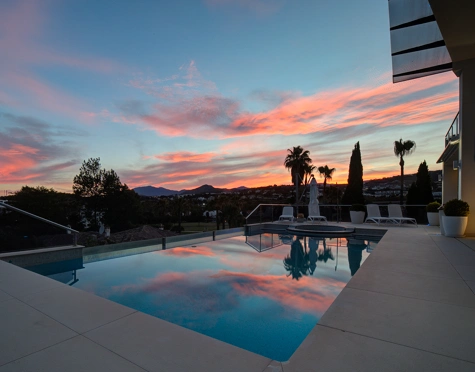 Villa for sale in Los Naranjos Golf, Nueva Andalucia