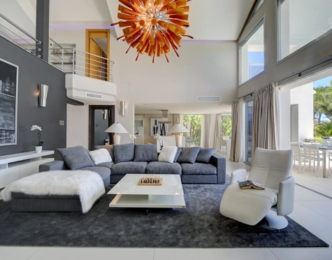 Villa for sale in Los Naranjos Golf, Nueva Andalucia