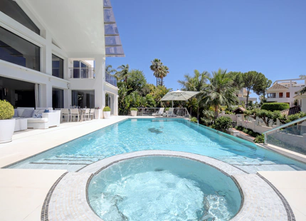 MODERN FRONTLINE GOLF VILLA FOR SALE IN NUEVA ANDALUCÍA, MARBELLA