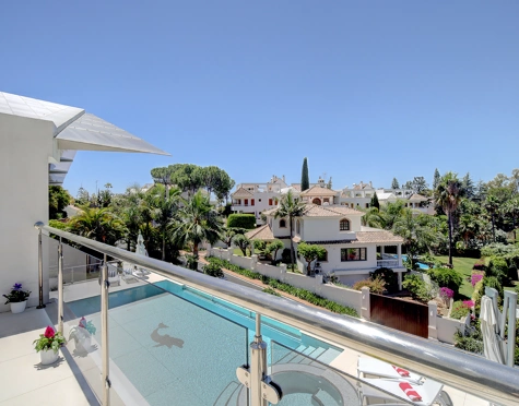 Villa for sale in Los Naranjos Golf, Nueva Andalucia