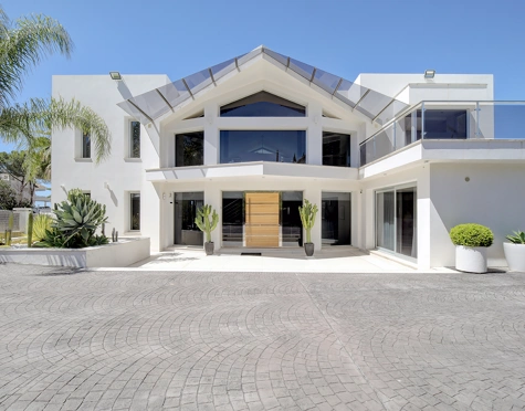 Villa for sale in Los Naranjos Golf, Nueva Andalucia
