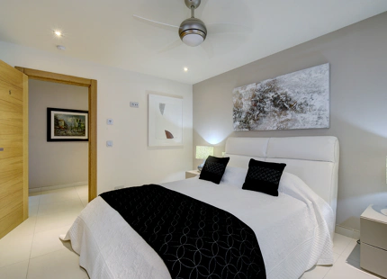 MODERN FRONTLINE GOLF VILLA FOR SALE IN NUEVA ANDALUCÍA, MARBELLA