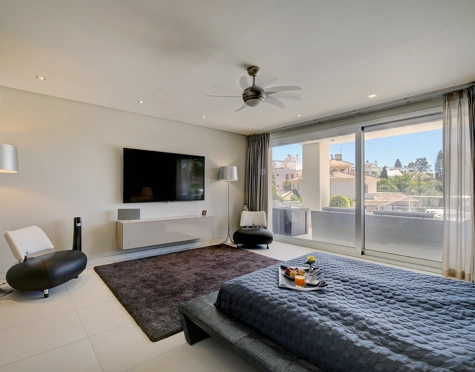 Villa for sale in Los Naranjos Golf, Nueva Andalucia