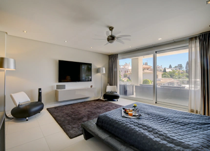 MODERN FRONTLINE GOLF VILLA FOR SALE IN NUEVA ANDALUCÍA, MARBELLA
