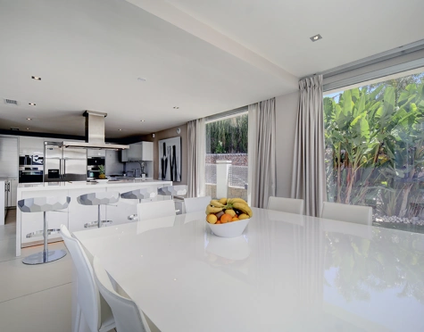 Villa for sale in Los Naranjos Golf, Nueva Andalucia