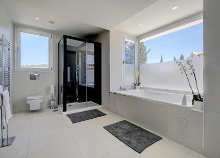 MODERN FRONTLINE GOLF VILLA FOR SALE IN NUEVA ANDALUCÍA, MARBELLA