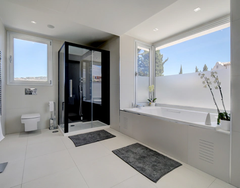 Villa for sale in Los Naranjos Golf, Nueva Andalucia