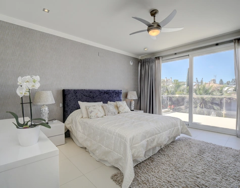 Villa for sale in Los Naranjos Golf, Nueva Andalucia