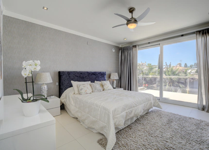 MODERN FRONTLINE GOLF VILLA FOR SALE IN NUEVA ANDALUCÍA, MARBELLA