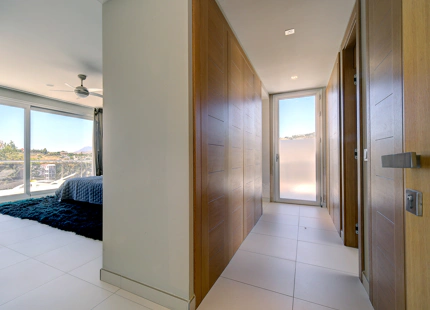 MODERN FRONTLINE GOLF VILLA FOR SALE IN NUEVA ANDALUCÍA, MARBELLA