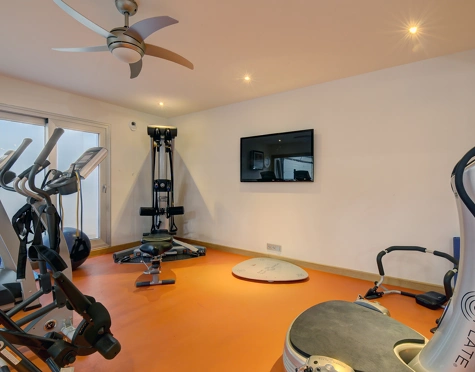 Villa for sale in Los Naranjos Golf, Nueva Andalucia