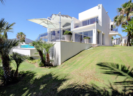 MODERN FRONTLINE GOLF VILLA FOR SALE IN NUEVA ANDALUCÍA, MARBELLA