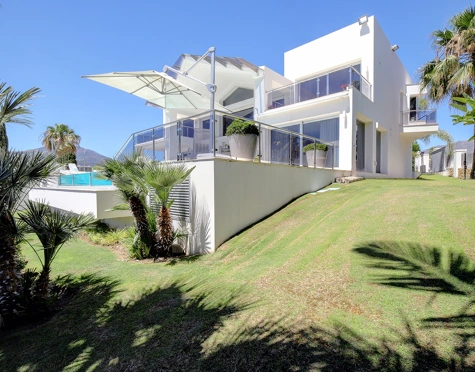 Villa for sale in Los Naranjos Golf, Nueva Andalucia