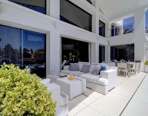 Villa for sale in Los Naranjos Golf, Nueva Andalucia