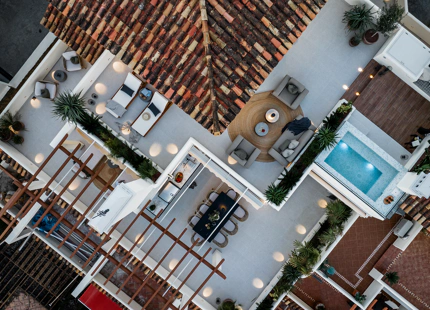 ÁTICO DÚPLEX OPULENTO CON VISTAS AL MAR EN VENTA EN NUEVA ANDALUCÍA, MARBELLA
