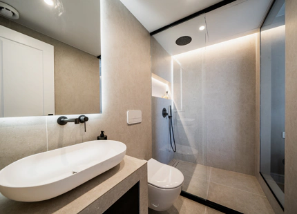 ÁTICO DÚPLEX OPULENTO CON VISTAS AL MAR EN VENTA EN NUEVA ANDALUCÍA, MARBELLA