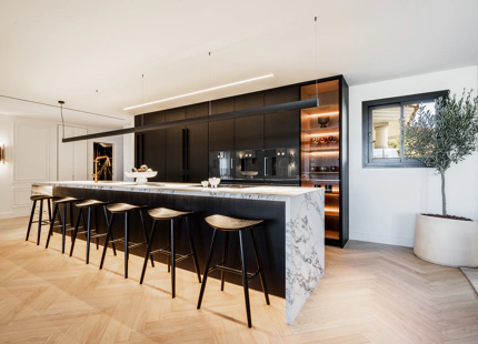 ÁTICO DÚPLEX OPULENTO CON VISTAS AL MAR EN VENTA EN NUEVA ANDALUCÍA, MARBELLA