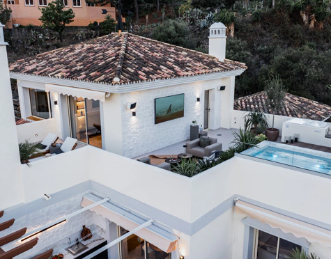 ÁTICO DÚPLEX OPULENTO CON VISTAS AL MAR EN VENTA EN NUEVA ANDALUCÍA, MARBELLA