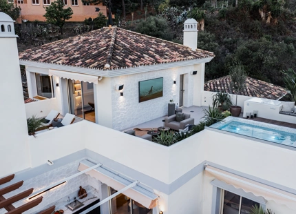ÁTICO DÚPLEX OPULENTO CON VISTAS AL MAR EN VENTA EN NUEVA ANDALUCÍA, MARBELLA