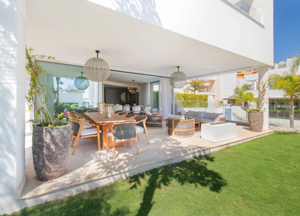 VILLA CONVENIENTE CON PISCINA DE INMERSIÓN EN VENTA EN SAN PEDRO DE ALCÁNTARA