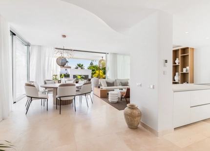 VILLA CONVENIENTE CON PISCINA DE INMERSIÓN EN VENTA EN SAN PEDRO DE ALCÁNTARA