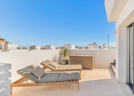VILLA CONVENIENTE CON PISCINA DE INMERSIÓN EN VENTA EN SAN PEDRO DE ALCÁNTARA