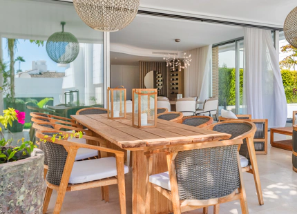 VILLA CONVENIENTE CON PISCINA DE INMERSIÓN EN VENTA EN SAN PEDRO DE ALCÁNTARA