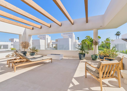 VILLA CONVENIENTE CON PISCINA DE INMERSIÓN EN VENTA EN SAN PEDRO DE ALCÁNTARA