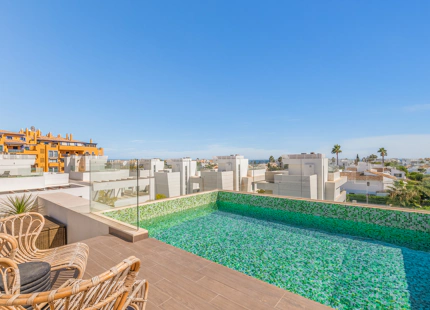 VILLA CONVENIENTE CON PISCINA DE INMERSIÓN EN VENTA EN SAN PEDRO DE ALCÁNTARA