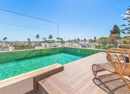 VILLA CONVENIENTE CON PISCINA DE INMERSIÓN EN VENTA EN SAN PEDRO DE ALCÁNTARA