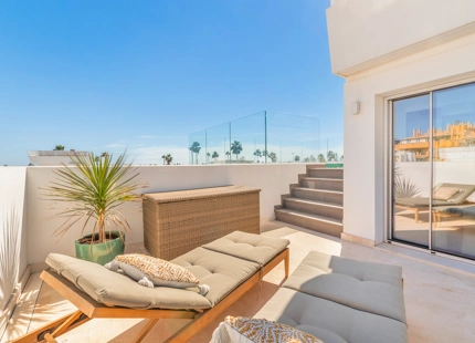 VILLA CONVENIENTE CON PISCINA DE INMERSIÓN EN VENTA EN SAN PEDRO DE ALCÁNTARA