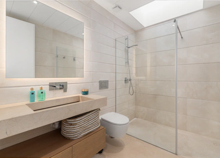 VILLA CONVENIENTE CON PISCINA DE INMERSIÓN EN VENTA EN SAN PEDRO DE ALCÁNTARA