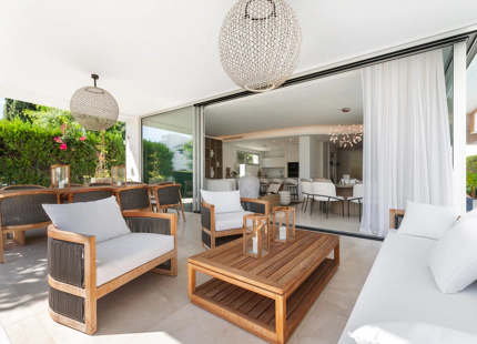 VILLA CONVENIENTE CON PISCINA DE INMERSIÓN EN VENTA EN SAN PEDRO DE ALCÁNTARA